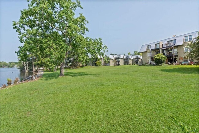 Building Photo - 119 Riverbend Dr