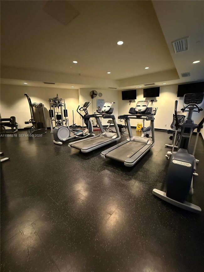 Building Photo - 2475 Brickell Ave