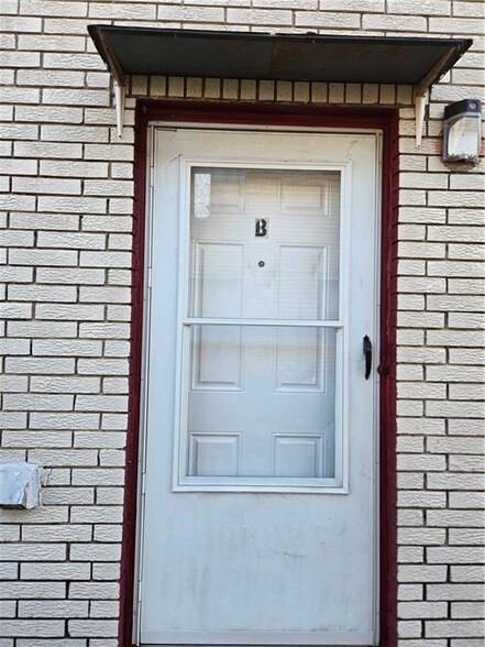 Building Photo - 2102 Euclid St