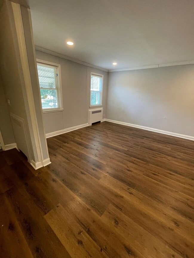 Building Photo - 3840 Dolfield Ave