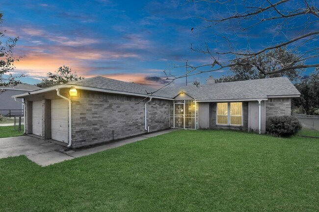 Primary Photo - 11139 Holly Hill Ln