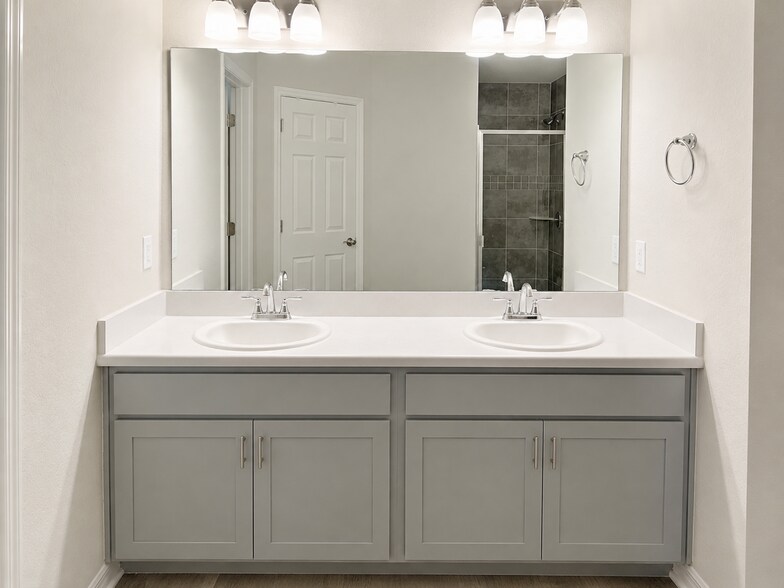 Building Photo - 35271 Crescent Creek Dr