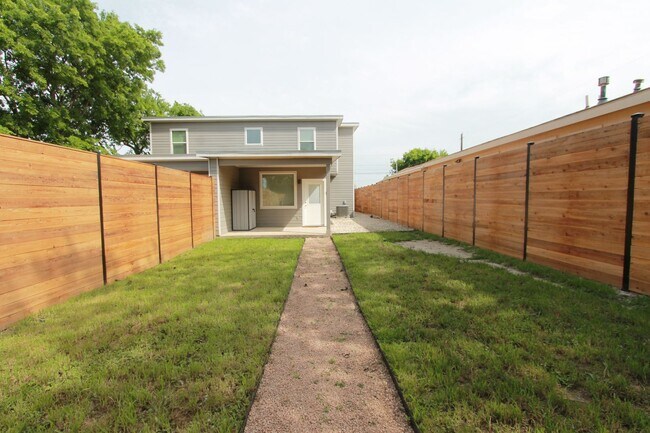Building Photo - 7302 Bennett Ave
