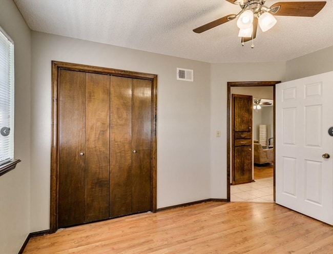 Building Photo - 722 S Meadow Ln