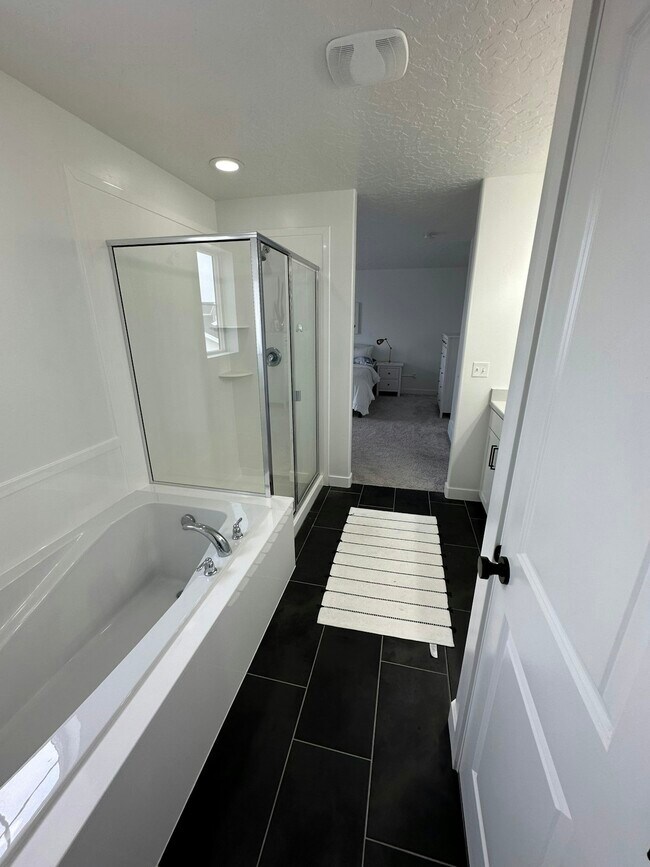 Building Photo - 3083 S Yellow Bill Dr