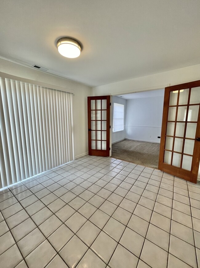 Building Photo - 413 Lauren Ln