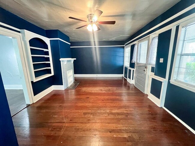 Building Photo - 312 NE 2nd Ave