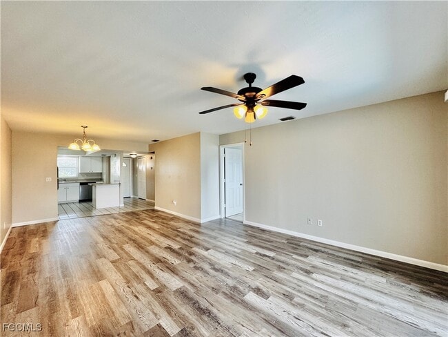 Building Photo - 706 SE 13th Ct