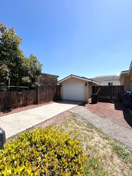 Building Photo - 1366 N Soto St