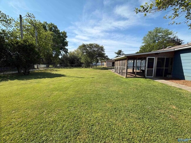 Building Photo - 1518 15th Ave SW