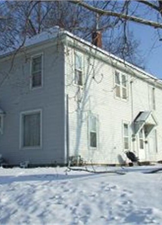 Building Photo - Anamosa Duplex