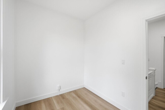 Building Photo - 568 Hale Ave