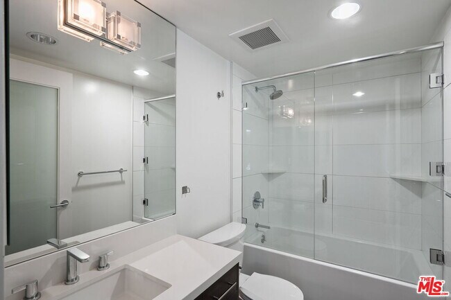 Building Photo - 11023 Fruitland Dr