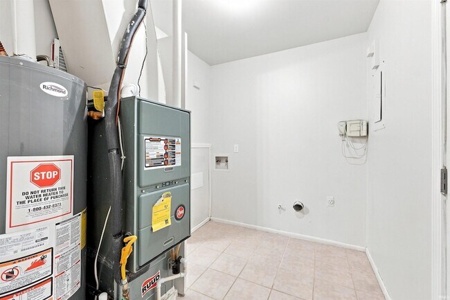 Building Photo - 7123 Strawberry Dr