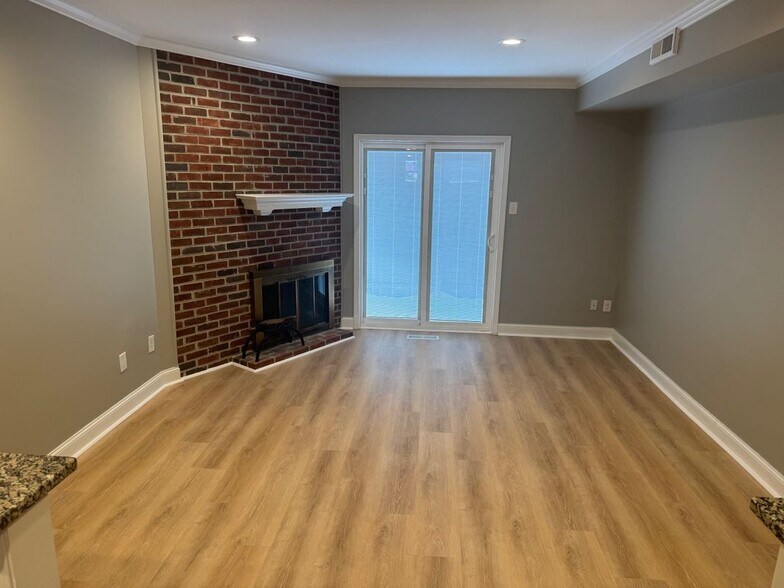 Building Photo - 34 Dora Dr