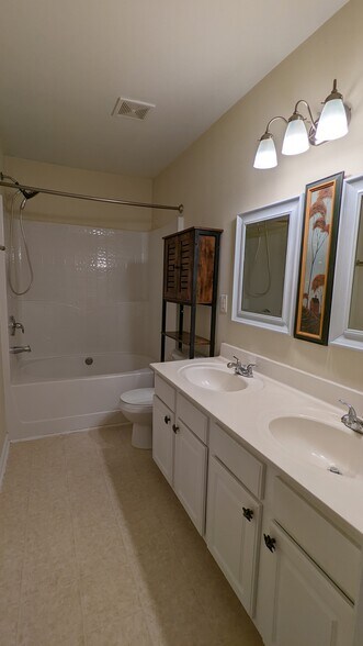 Building Photo - 106 Chandler Chase Ct