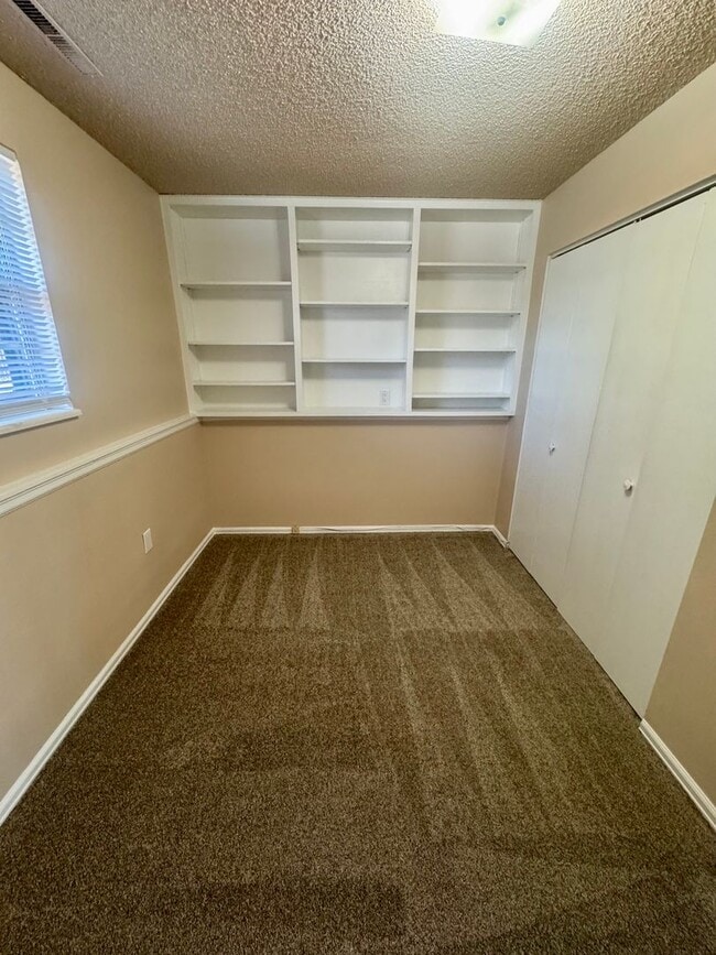 Building Photo - 4 Bedroom Home in Village 7, Centrally Loc...
