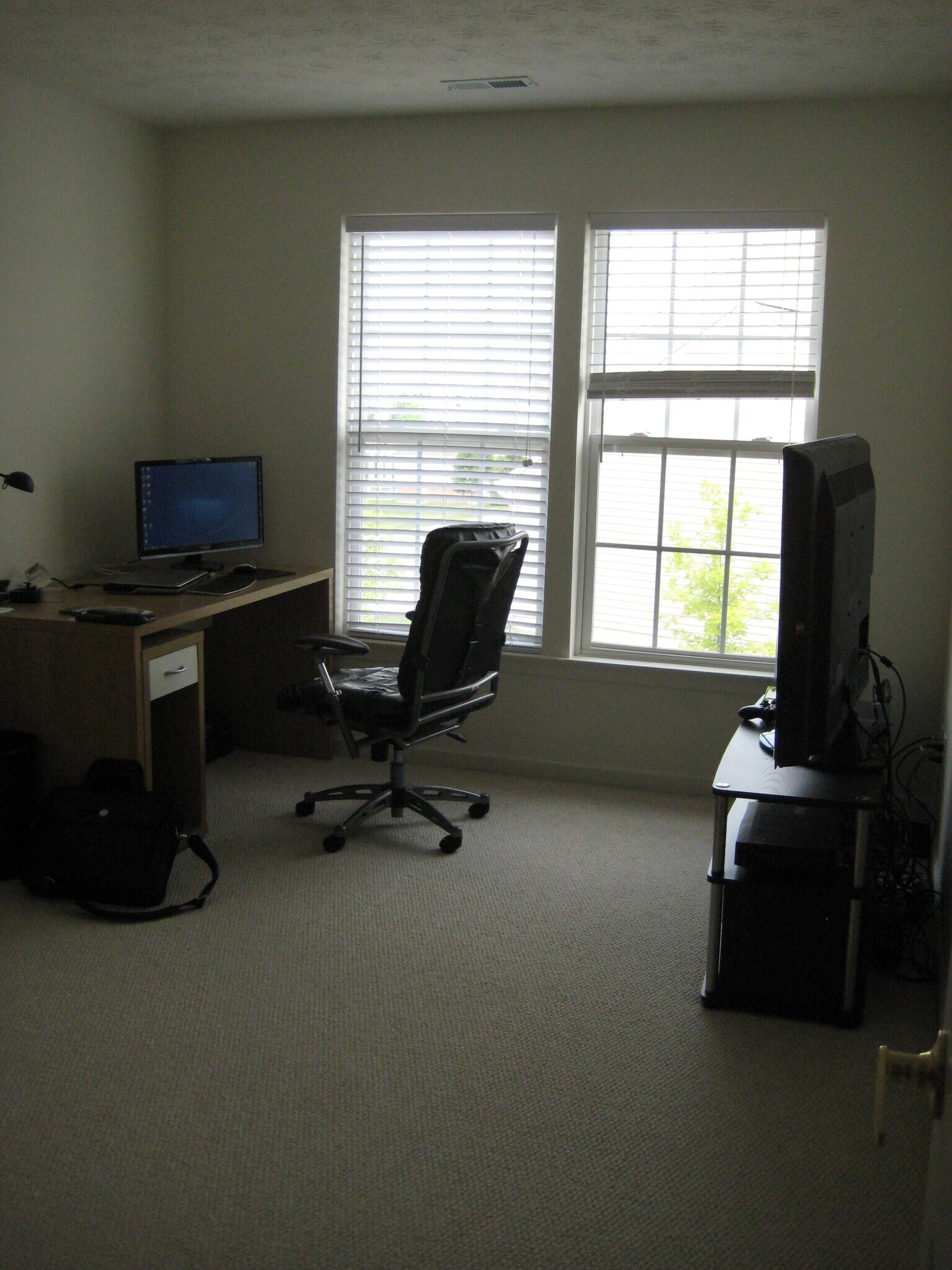 Building Photo - 3829 Taft Ave