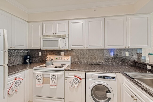 Building Photo - 2501 S Ocean Dr