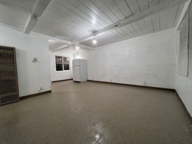 Building Photo - 927 S Thorne Ave