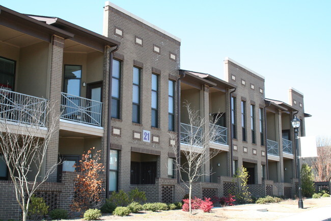 Building Photo - Artist Square