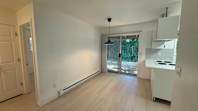 Building Photo - Great Duplex 2bd 2bath Big yard, Parking, ...