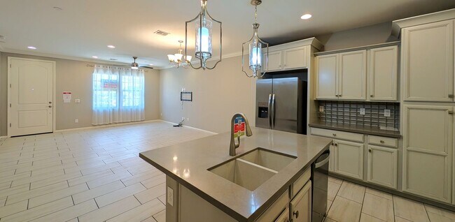 Building Photo - 3 Bedroom Condo in the Siena Community Near S Dobson Rd and W Queen Creek Rd!
