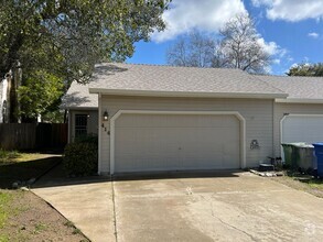 Building Photo - Upgraded Duplex Located Near Parks, Folsom...