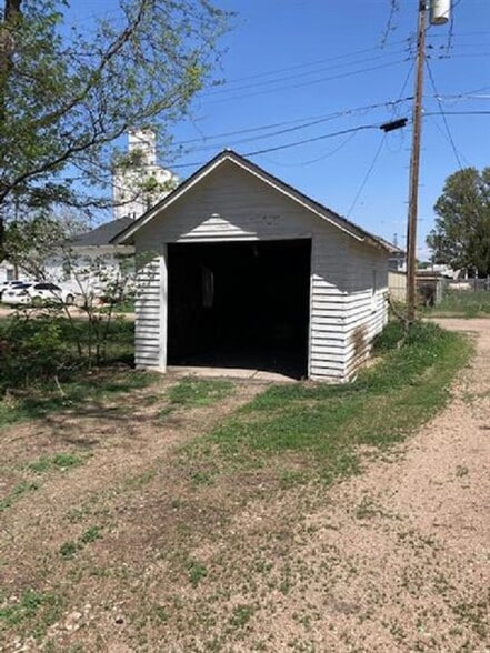 Building Photo - 1815 5th Ave