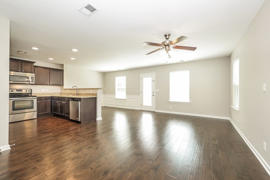 Building Photo - 2627 Salem Glen Xing