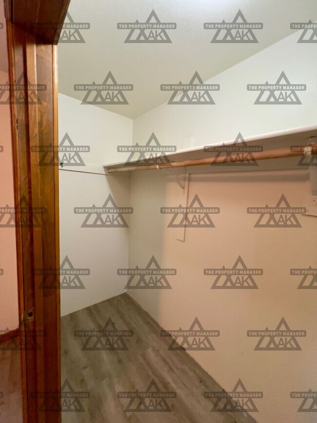 Building Photo - Spacious 3BR, 2.5BA Home off Chena Hot Springs Rd with Yard, Deck & Greenhouse