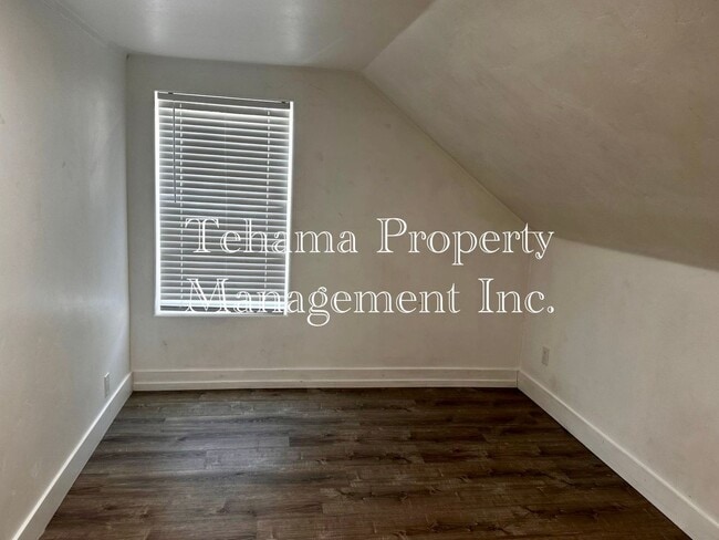 Building Photo - Upstairs ADU Alley house in downtown Red Bluff