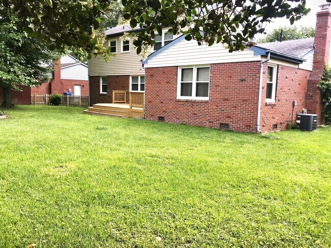 Building Photo - 1321 Conrad Ln