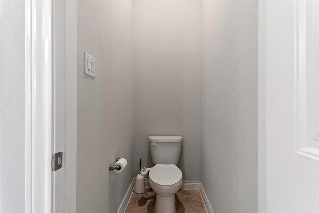 Building Photo - 4926 Thunder Creek Ln