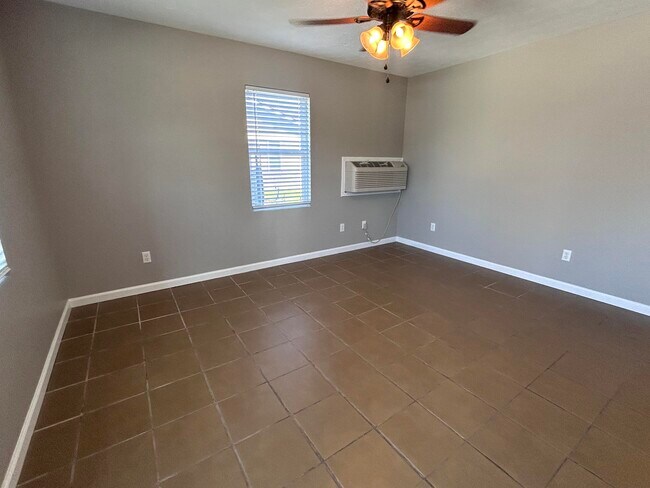 Building Photo - 108 Scott Dr