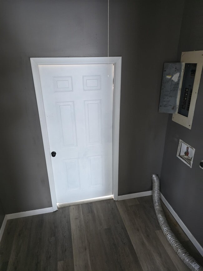 Building Photo - 331 Robin Ave