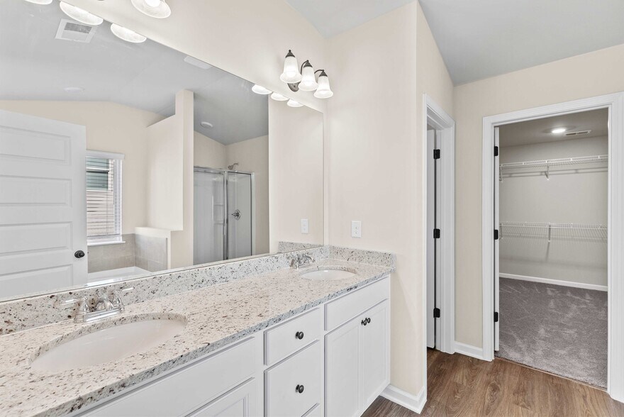 Building Photo - 755 Lakehaven Ln