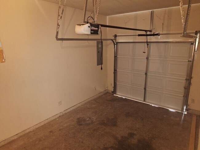 Building Photo - 2621 Lee Ave