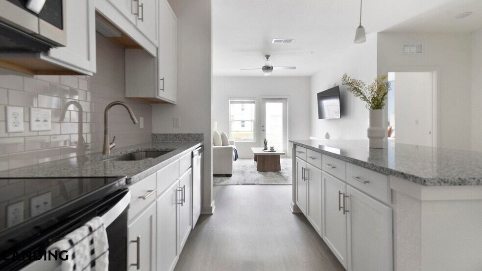 Building Photo - 12525 Tibbets Ln