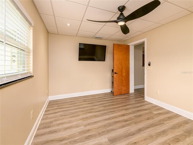 Building Photo - 907 Hillside Terrace