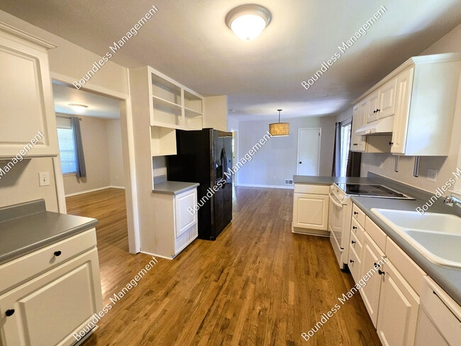 Building Photo - 2572 Woodgreen Dr