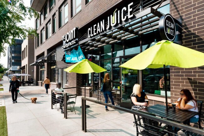 Building Photo - 985 Albion St