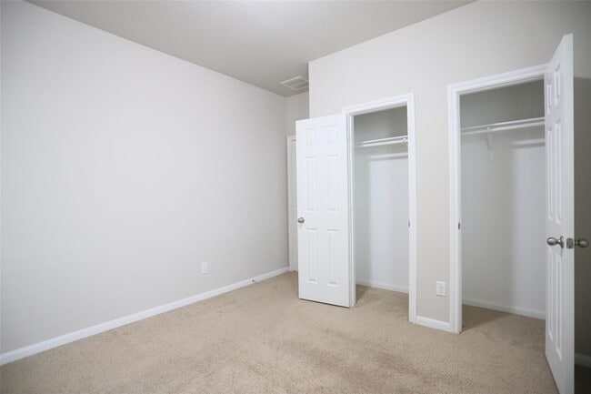 Building Photo - 26046 Quiet Field Ct