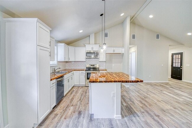 Building Photo - 211 Bumgarner Ave