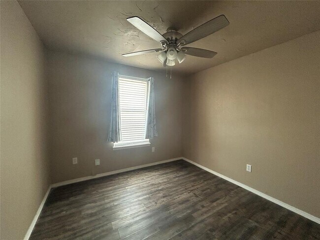 Building Photo - 8441 NW 92nd St