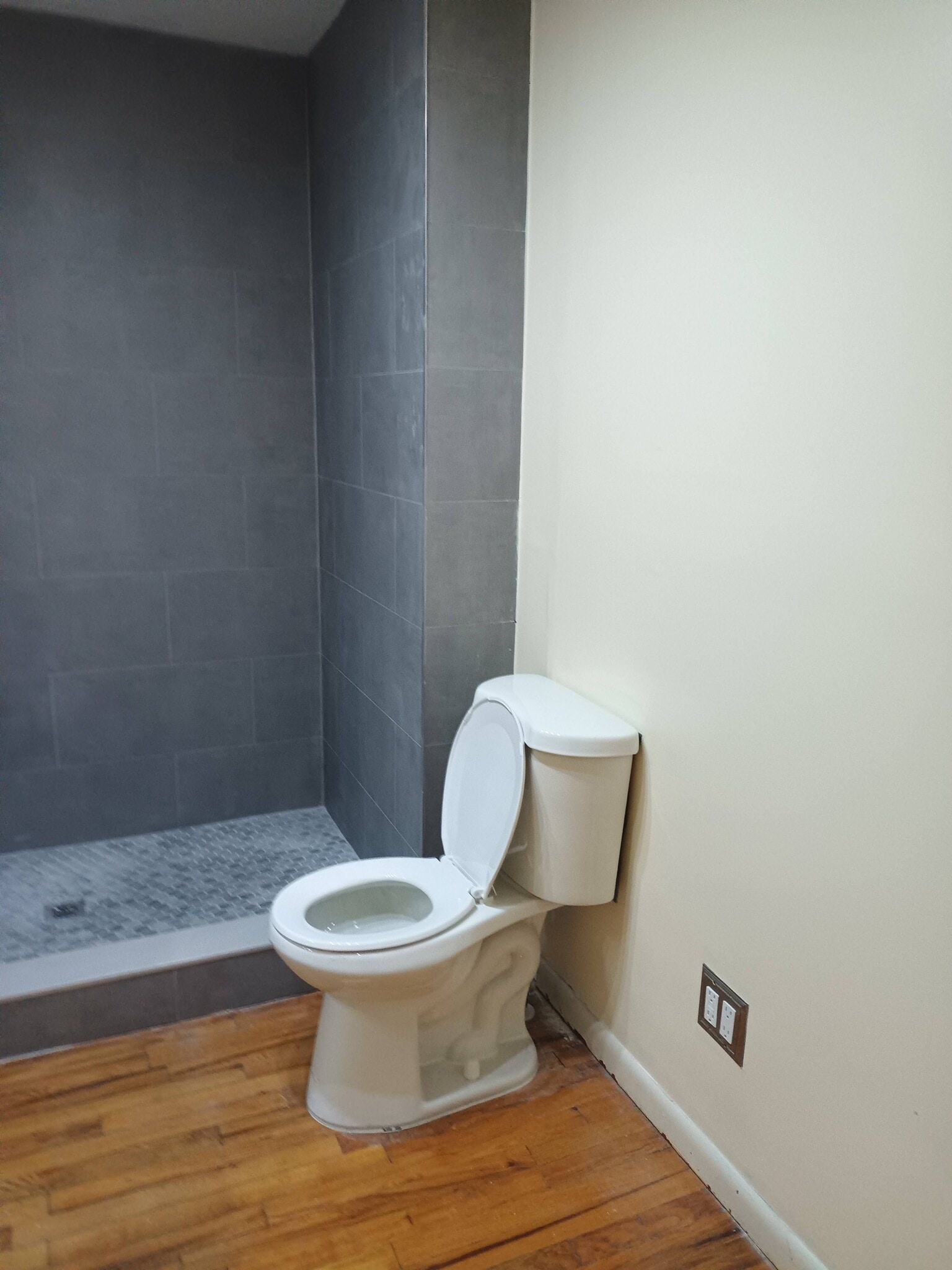 Building Photo - 471 Logan Ave