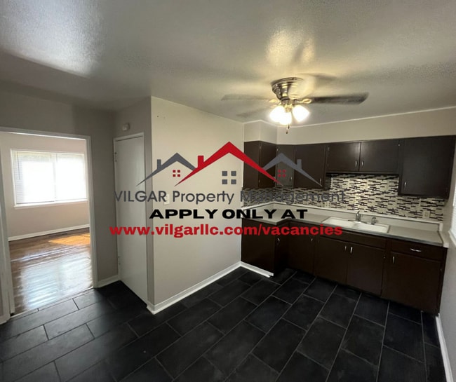 Building Photo - 2 Bedroom, 1 Bathroom Home in Gary, IN