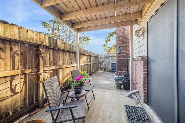 Building Photo - 16814 Chapel Pines Dr