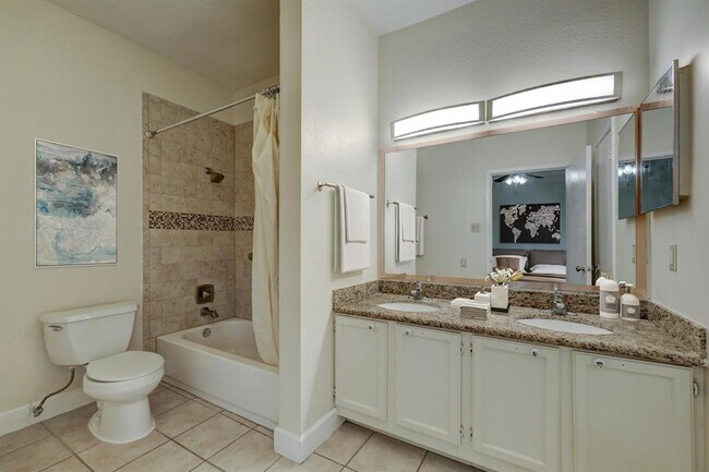 Building Photo - 2425 Augusta Dr