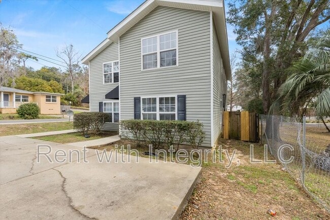 Building Photo - 735 Putnam Dr